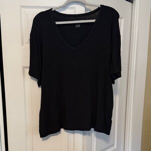 American Eagle Outfitters Black V-Neck Short Sleeve Tee